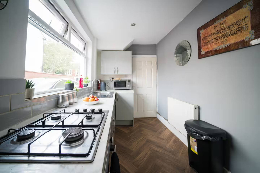 Cozy 4 Bedroom House | Sleeps 10 | Cardiff preview