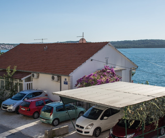 A1 apt w. shared pool & balcony,next to the beach