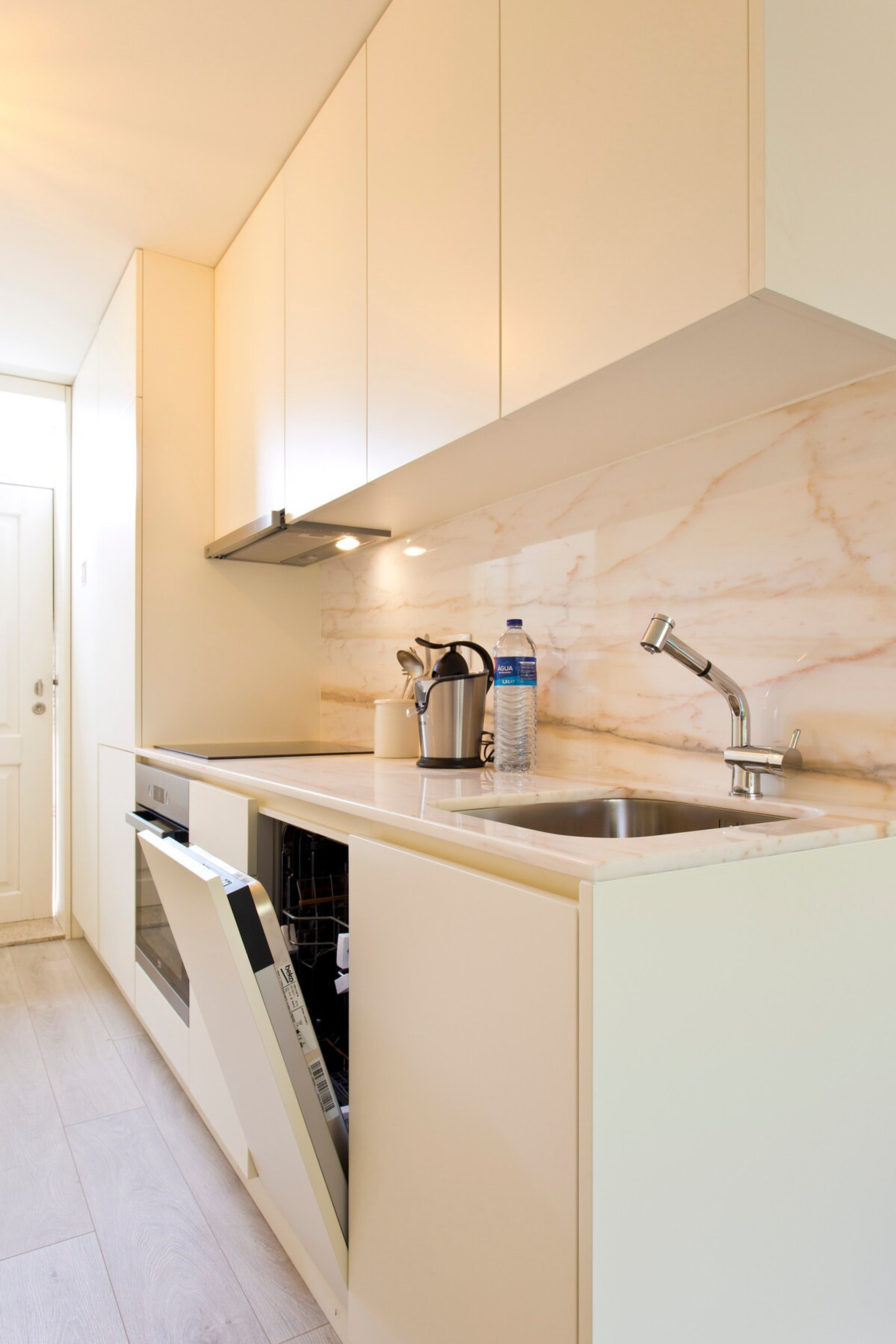 Full kitchen image 3
