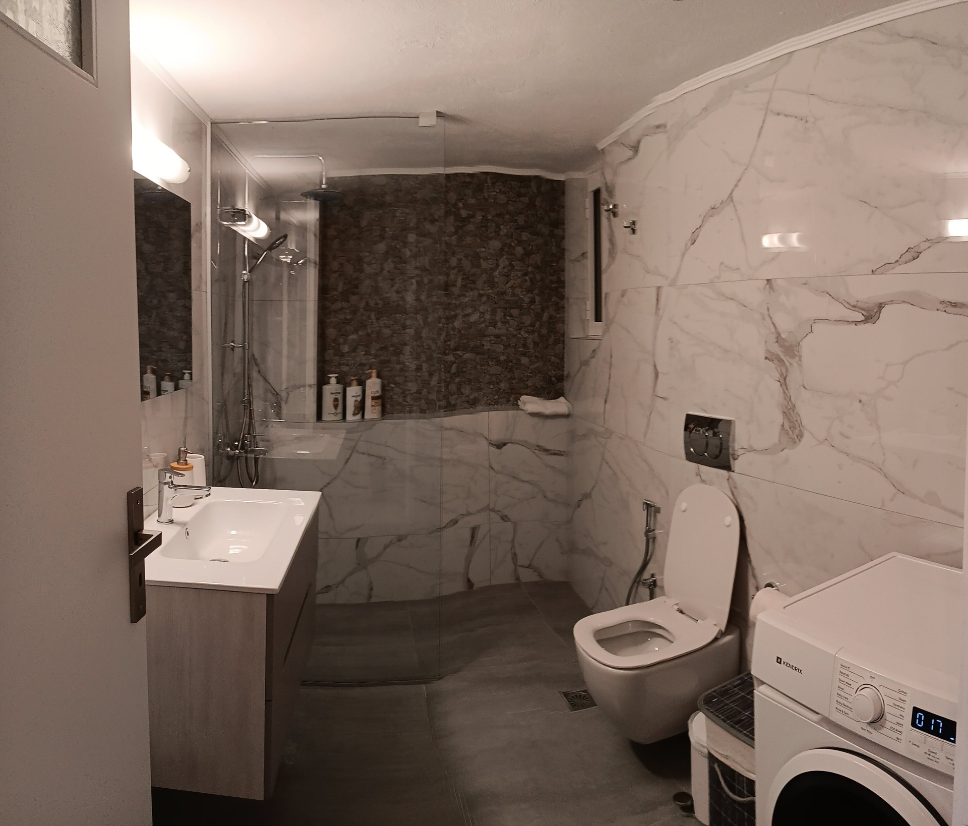 Big bathroom with shower and washer