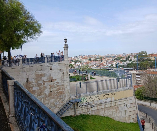 High-Quality Scenic Apartment in the Heart of Lisb