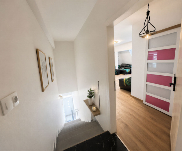 Flat next to the tourist center. Free P parking.