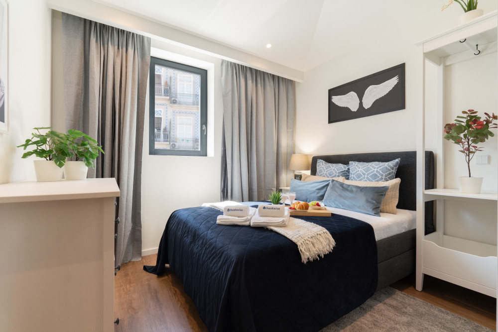 Modern & Cozy Studio in Downtown by Host Wise preview