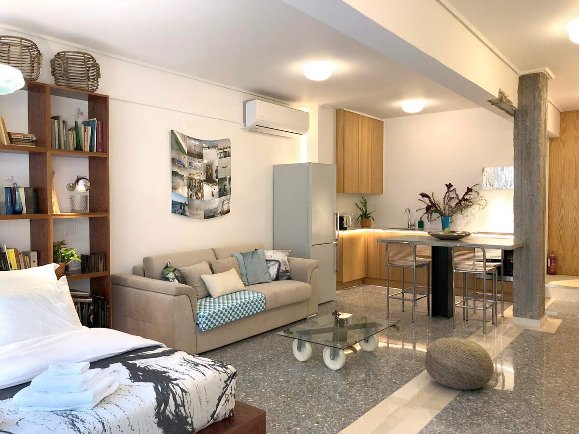 Living room image 1