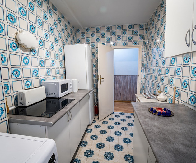 Spacious apartment in Chamberí by beBalmy