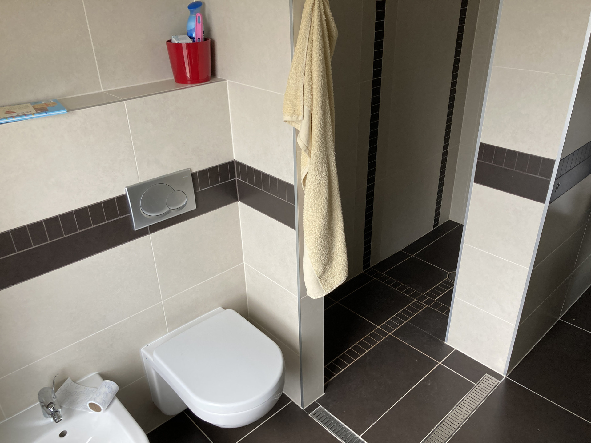 Bathroom 1 - shower