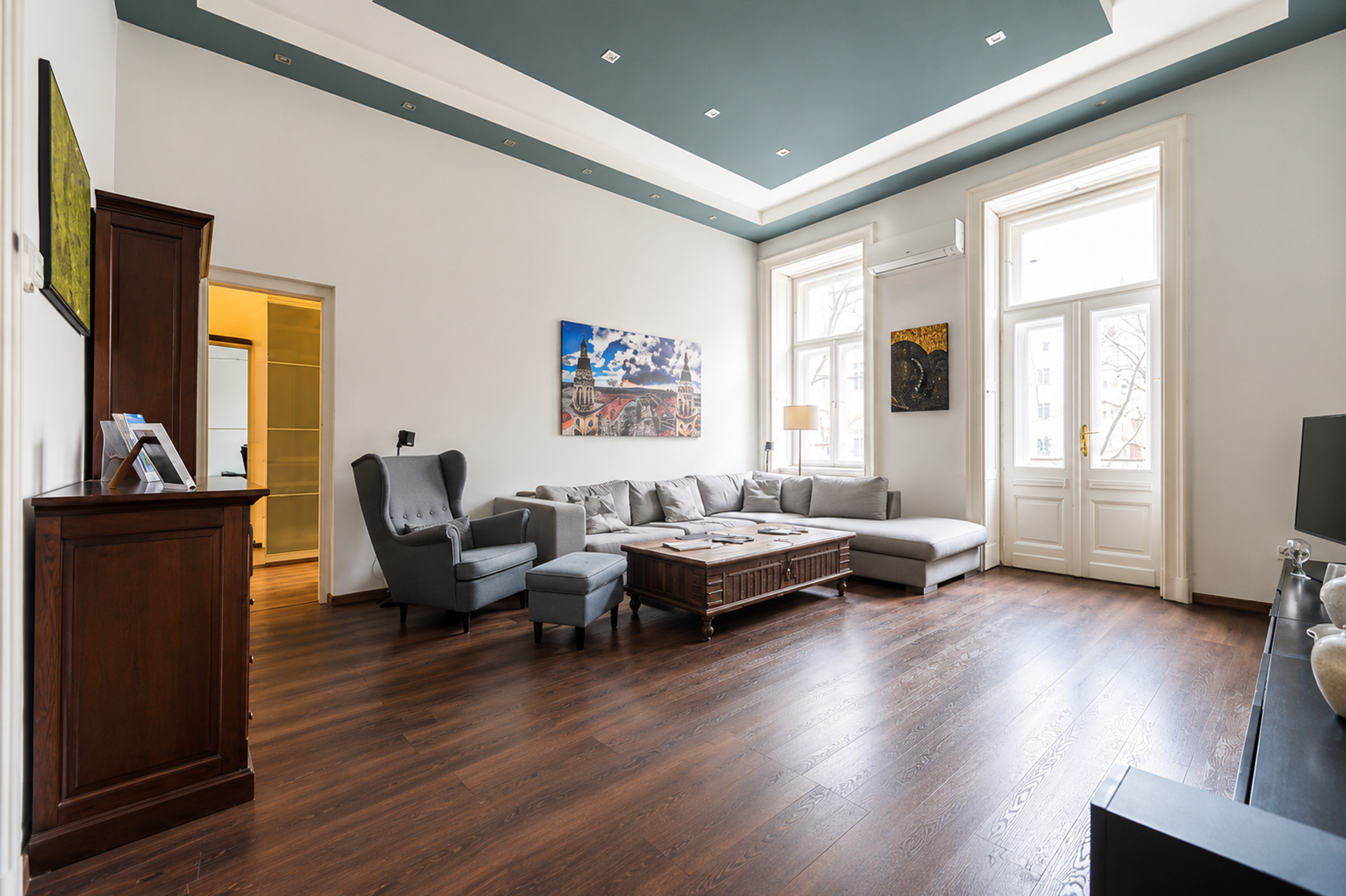 Spacious living room high ceilings