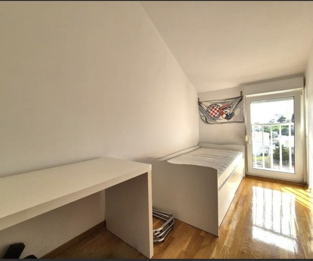 Spacious 3BR Apartment with Sea View, Žnjan