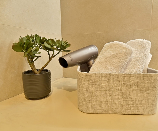 Full bathroom 2