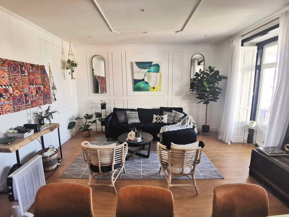 Bright 3-Bedroom Designer Apartment with preview