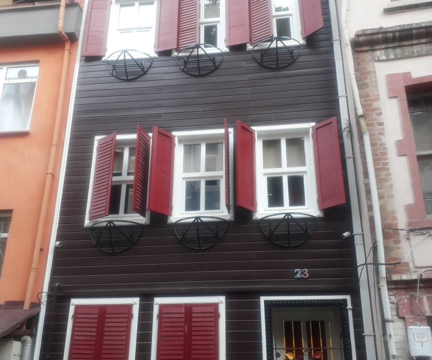 Newly-renovated apartment 2