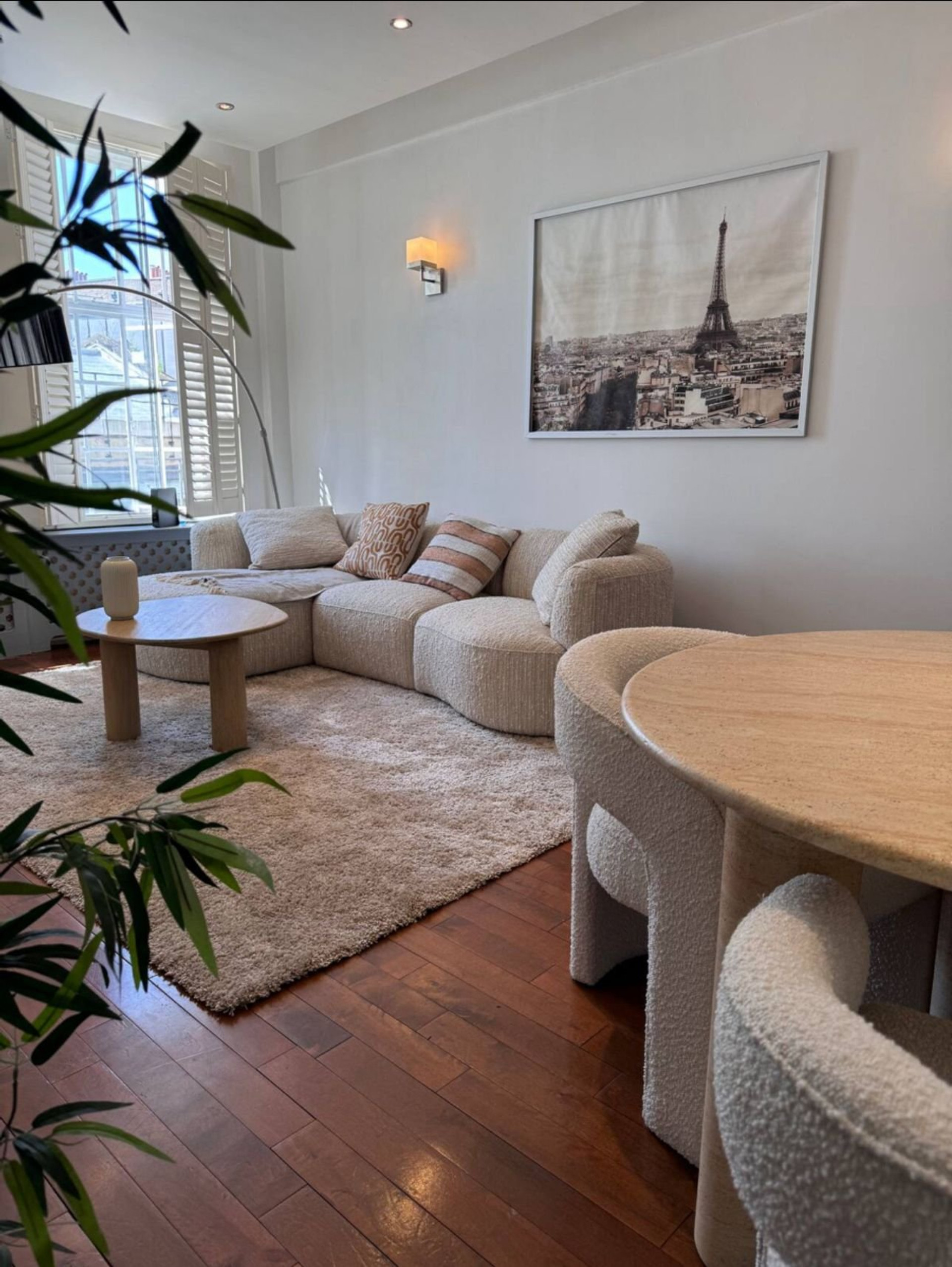 Comfortable sofa, perfect for movie nights 