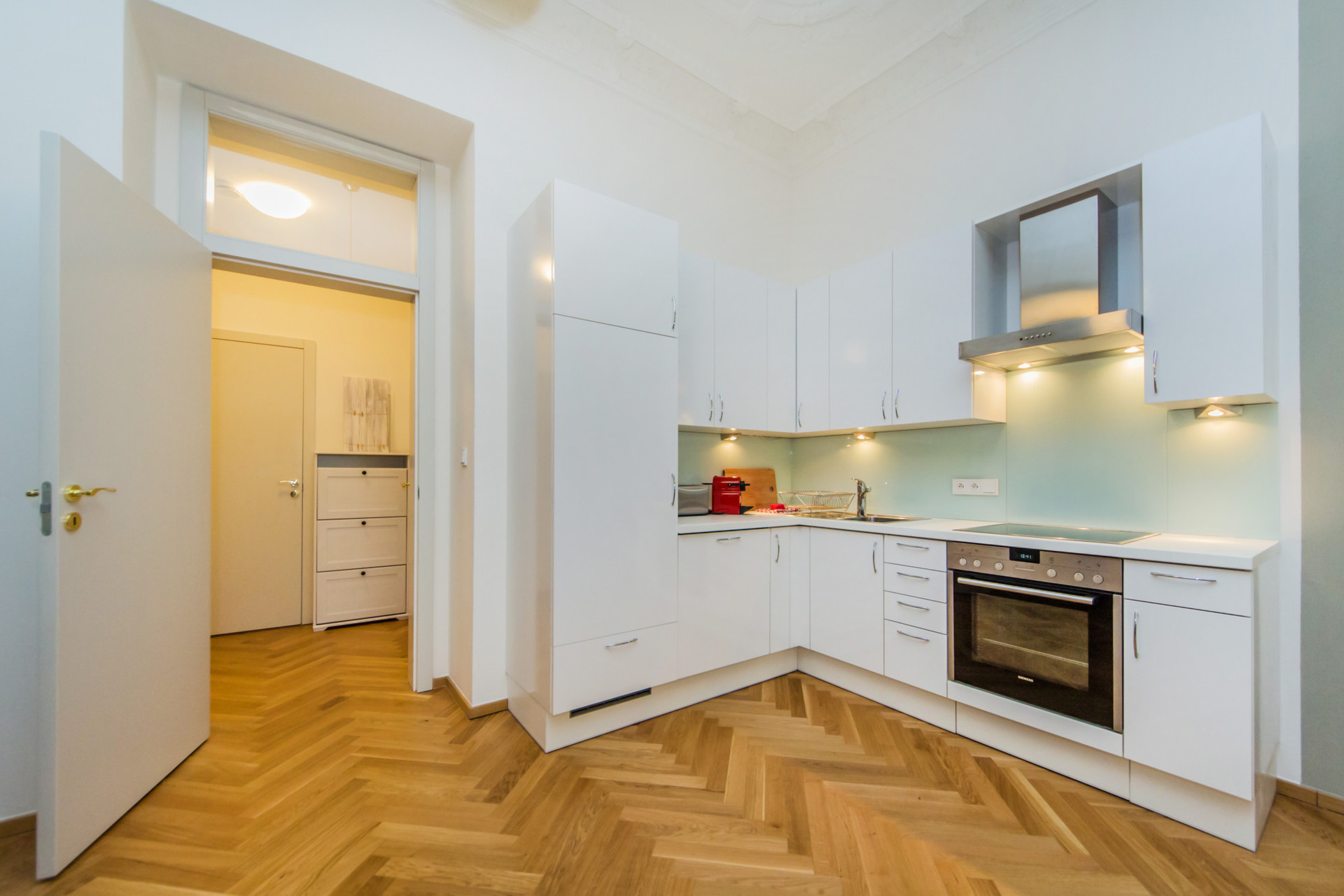 fully equipped kitchen 