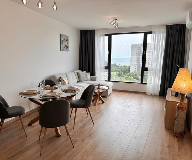 Breeze Home with Panoramic Sea View and Parking