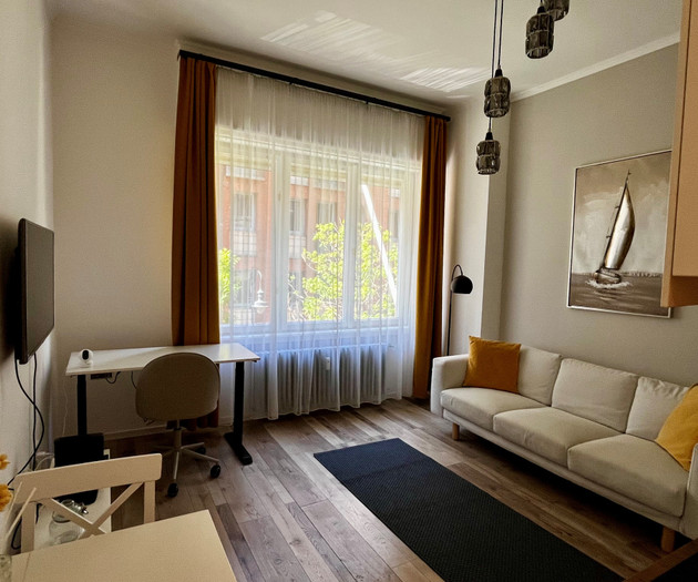 DOWNTOWN ATMOSPHERE FOR STUDY OR WORK FROM HOME