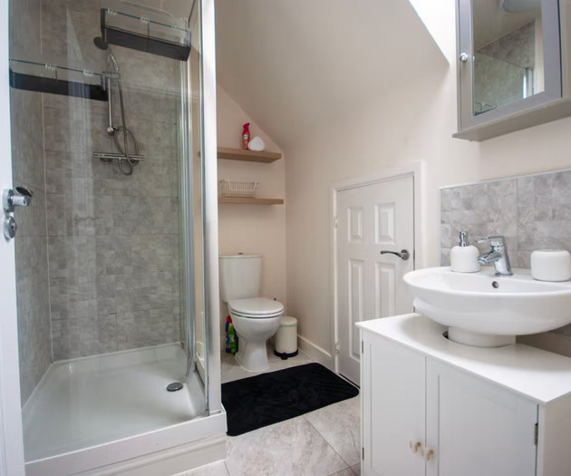 Cozy 3 Bedroom Home | Pet Friendly | Free Street P