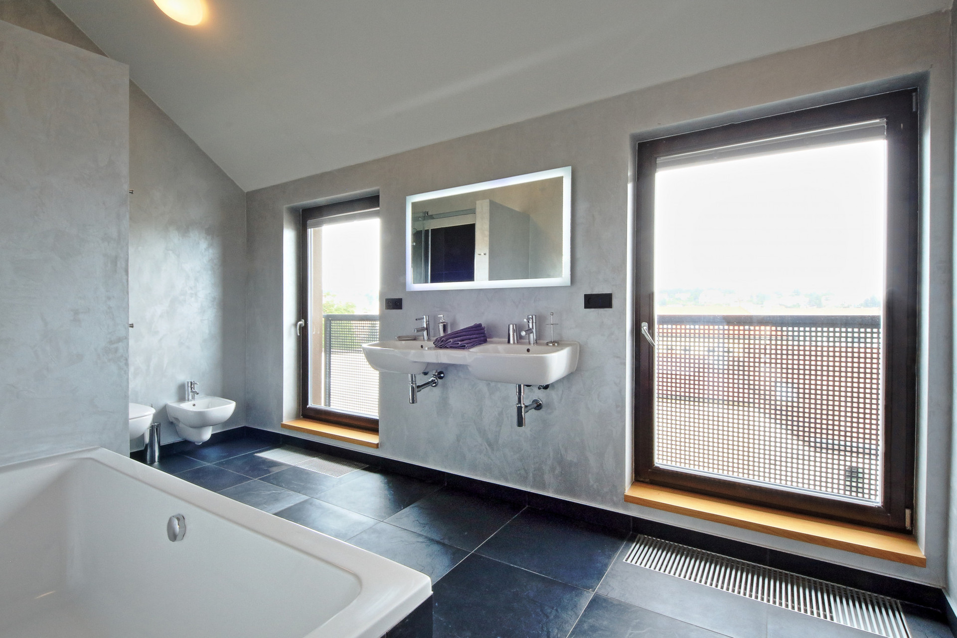 2nd bathroom