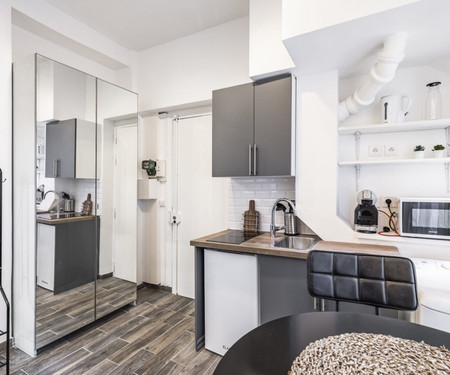 Pretty studio Batignolles - Civil lease