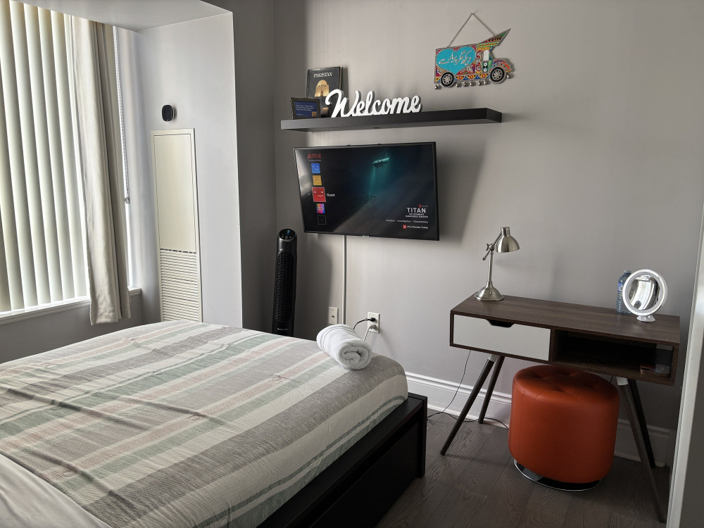 Queen Bed | Yonge Street view | 3-Star Amenities preview