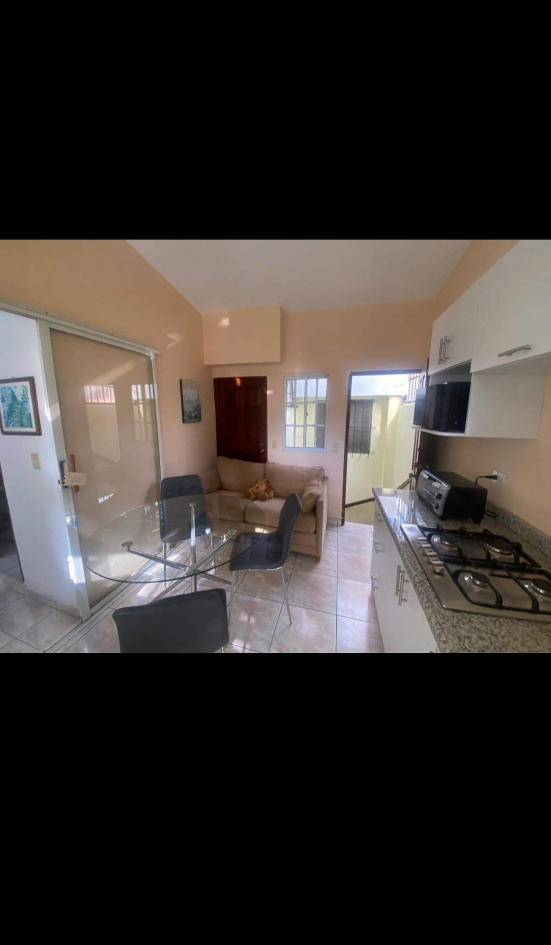 Entrada al apartamento en primera planta