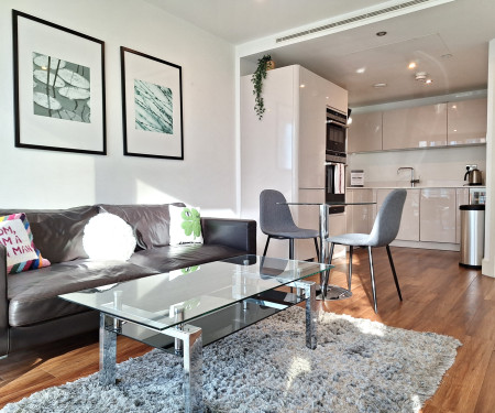 Aldgate Deluxe Apartment