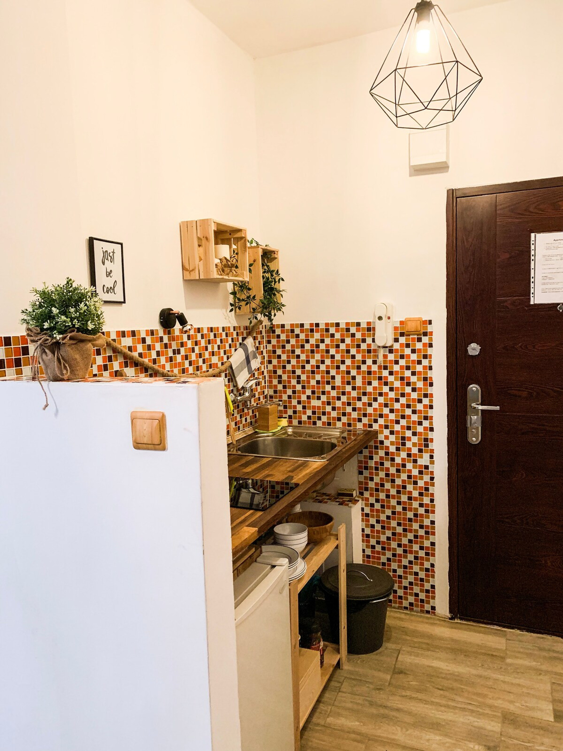 Kitchenette image 3