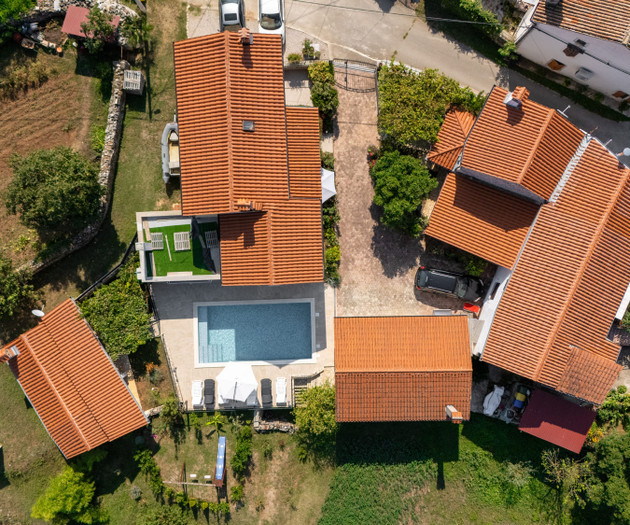 Tiny House with shared pool & garden