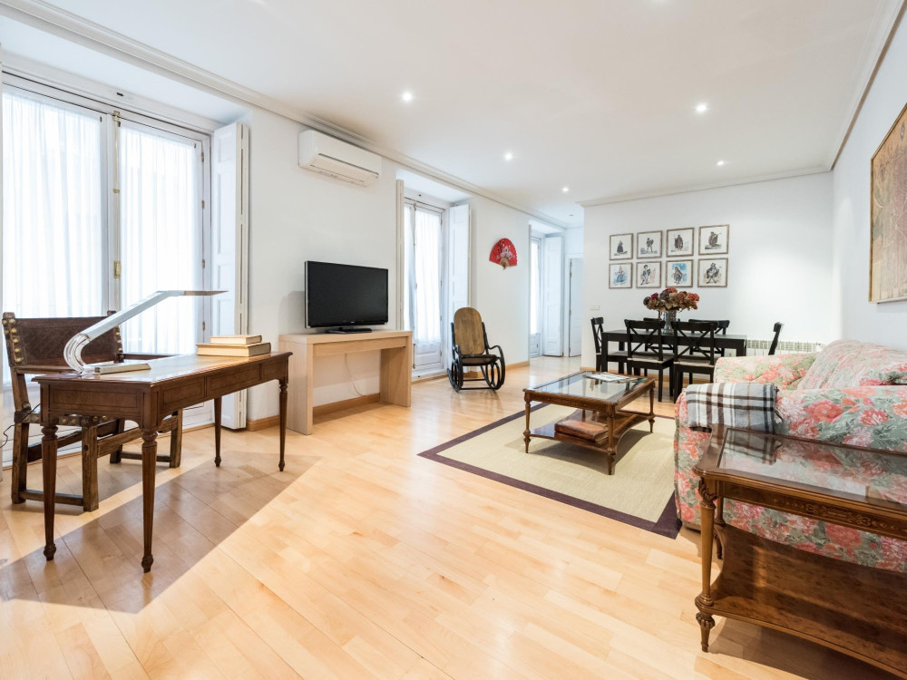 Exterior flat with balconies in the city centre preview