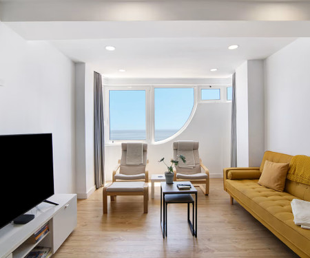 Sunny renovated T2 with Sea View & Wi-Fi