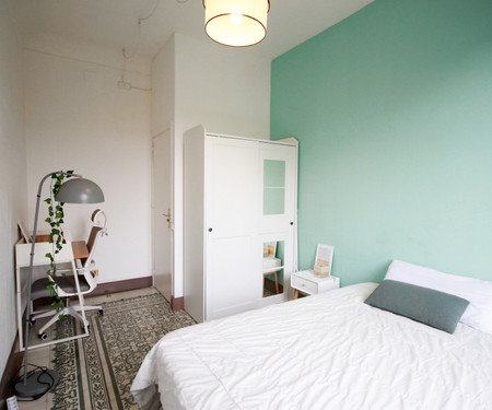 R0301- Room in flat to share in Eixample