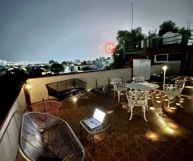 Flat 1/3_ 500mbps Wifi, Desk with office chair