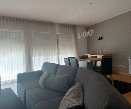 2-bedroom Apartment for Rent in Algés, Lisbon