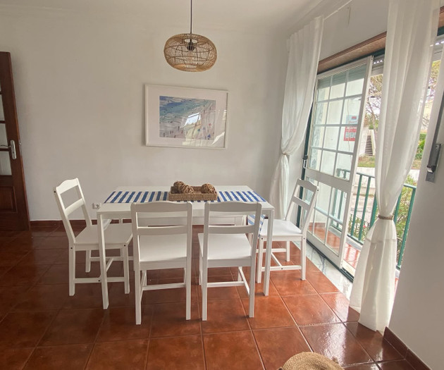 Charming Coastal 2-Bedroom Apartment