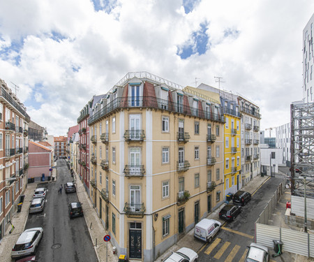 Spacious Apartment in Authentic Lisbon