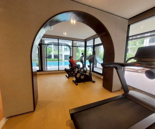 Modern Brand New 2 Bedrooms Condo at quiet corner