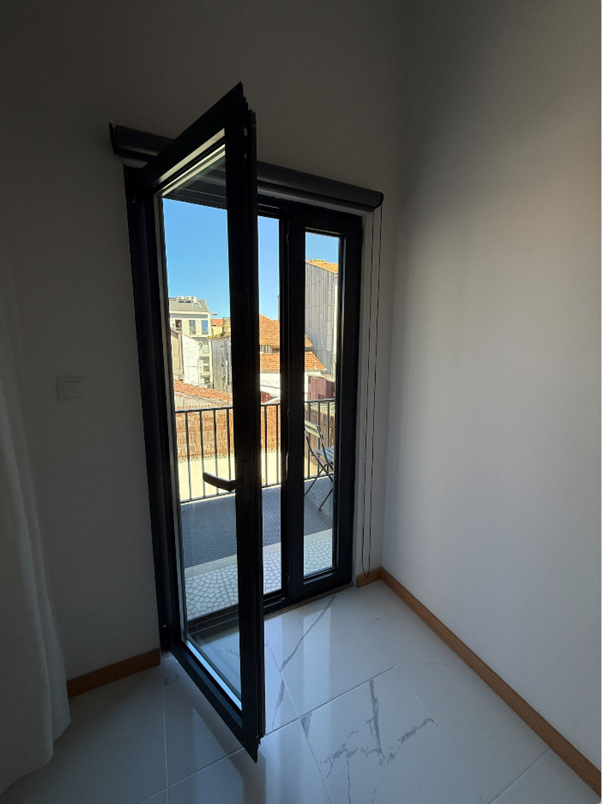Room access to balcony