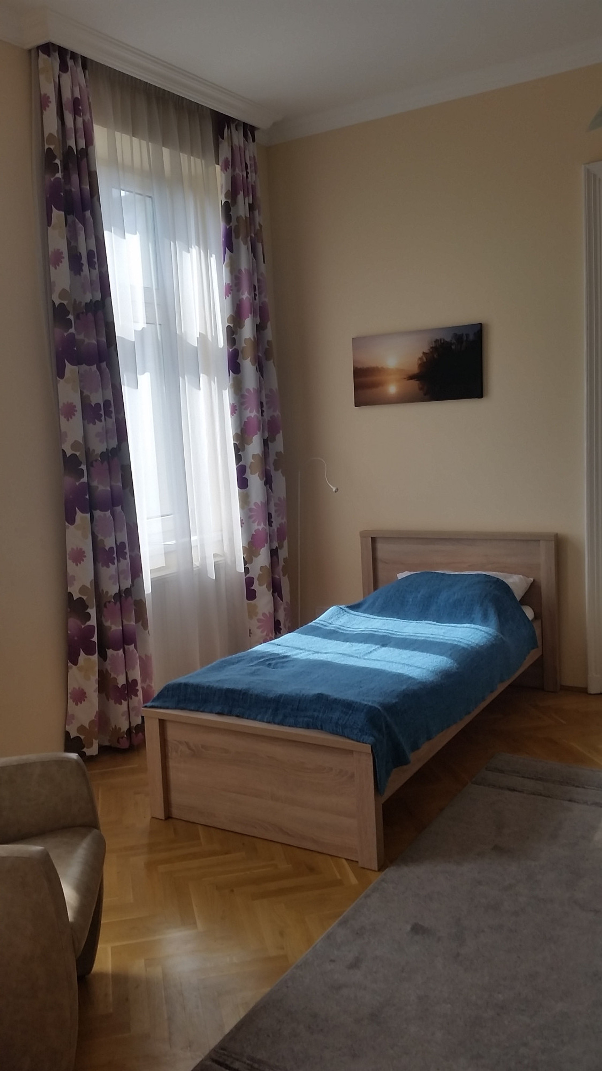 Twin bedroom