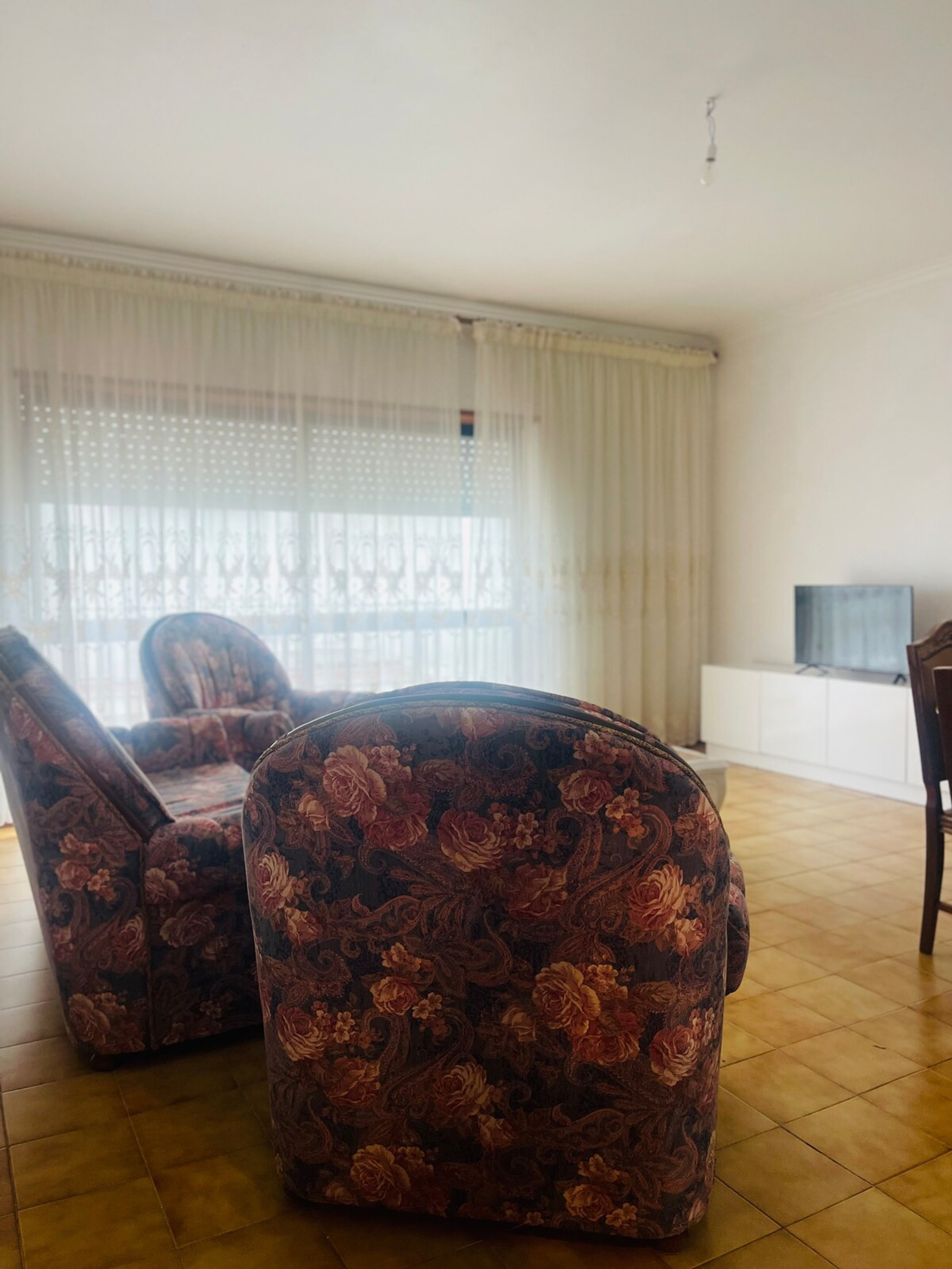 Living room image 3