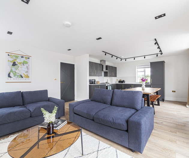 Lux 2BR Penthouse w/ Free Parking Terrace, Wembley