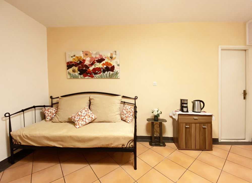 Service apt for 2 pax 5 min walk to Split old town
