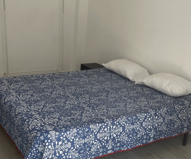 Room in apartment with lots of sunlight