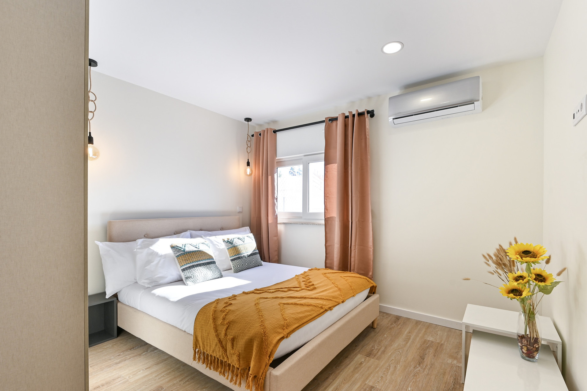 Quarto com cama de casal