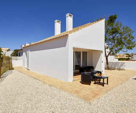 House in the countryside 2.6 km from the beach