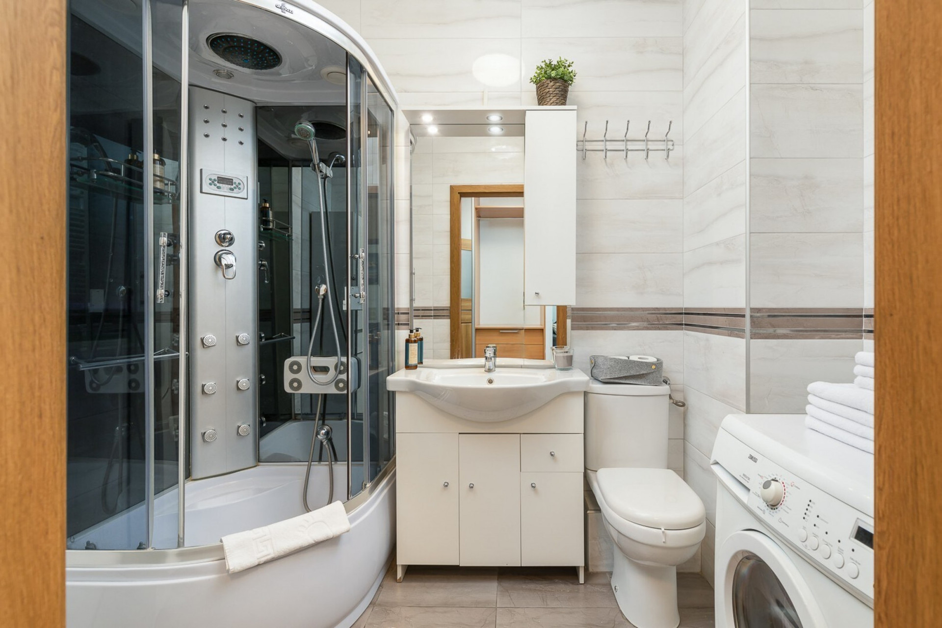 Modern bathroom for a moment of relax.