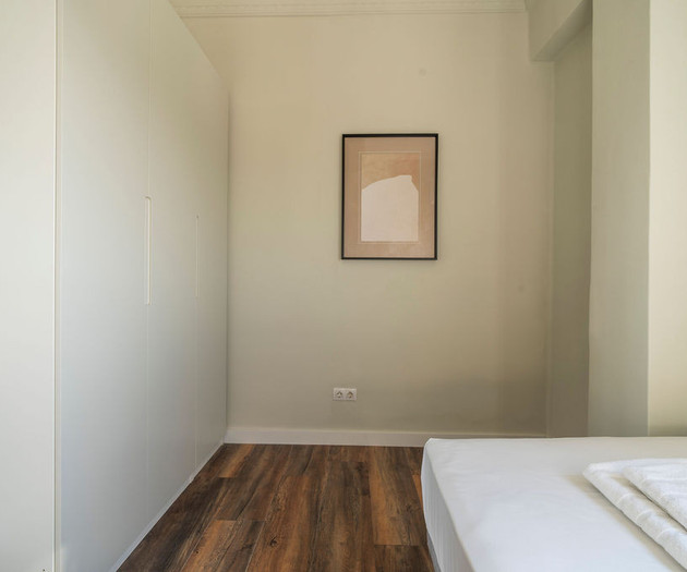 Big apartment with terras, Calle del Hospital 1.28