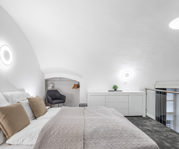 Peaceful Modern City Center Apartment