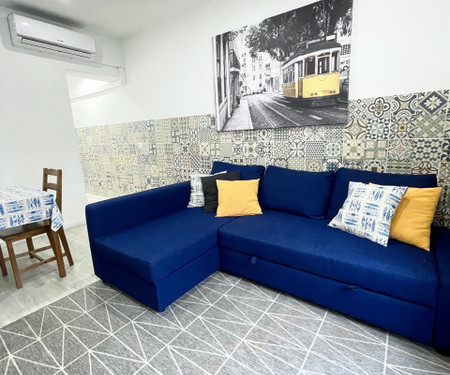 Comfortable home next to Avenida metro with AC