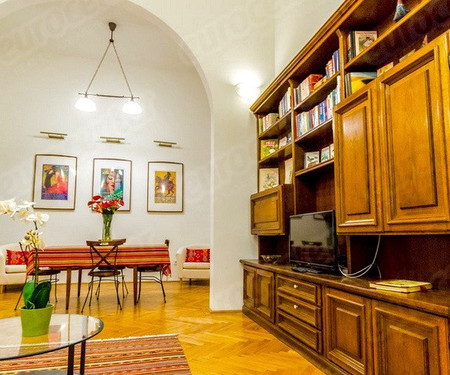 Palace apartment on Andrassy Avenue