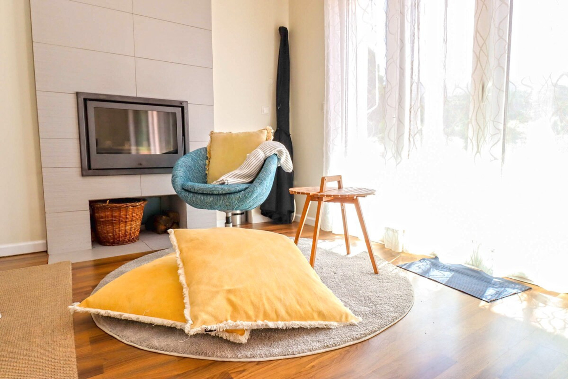Living room image 4