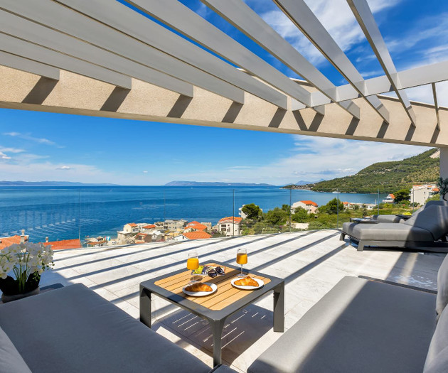 Penthouse Soll 100m from sea